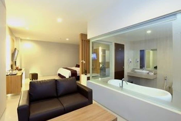 Room 6 of 50