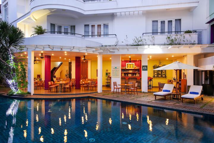 Pool Hotel