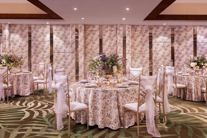 Ballroom/Hall 67 of 79