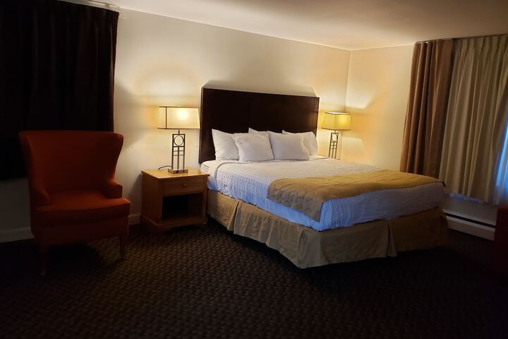 Room 8 of 14