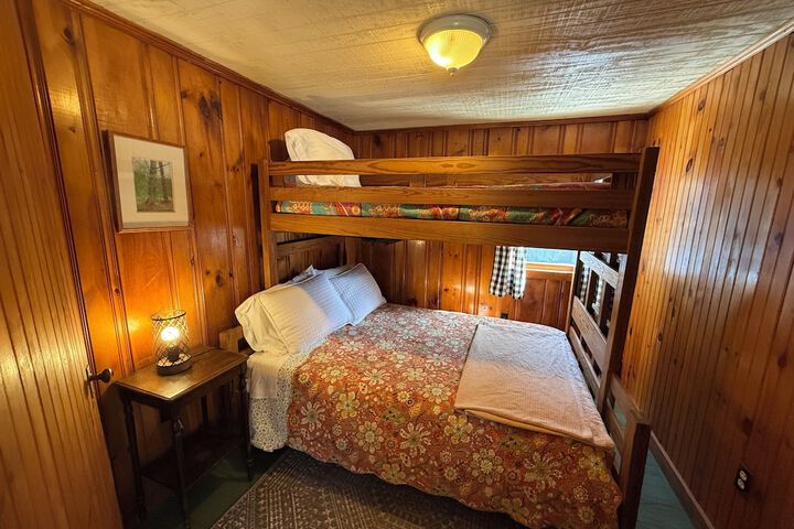 Room 37 of 212
