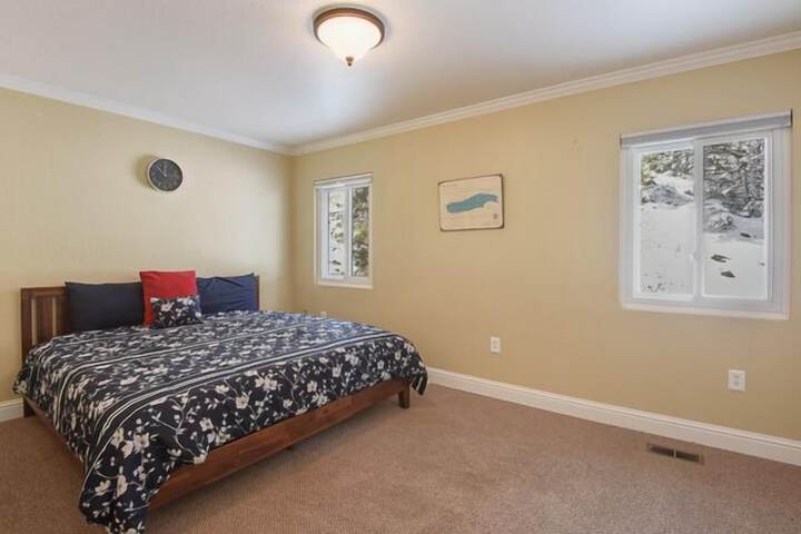 Room 4 of 28