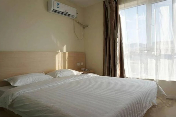 Room 6 of 9