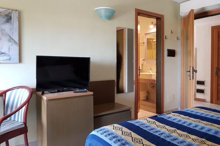 Room 13 of 49