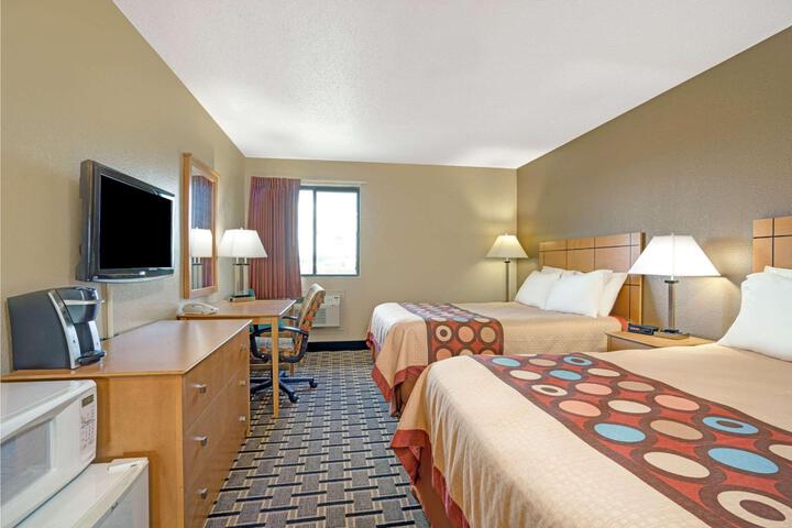 2 Queen Beds (4 of 8)