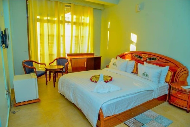 Room 4 of 18