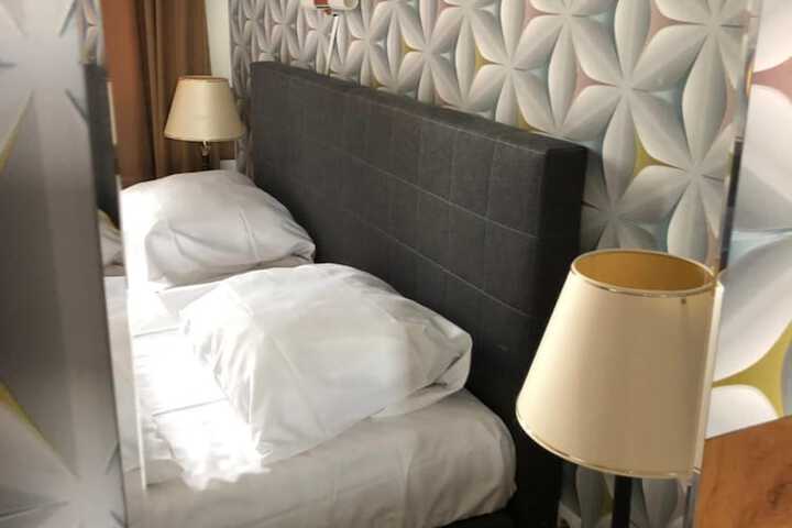 Room 6 of 31