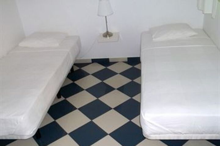 Room 4 of 13