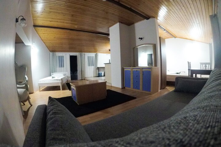 Room 25 of 93