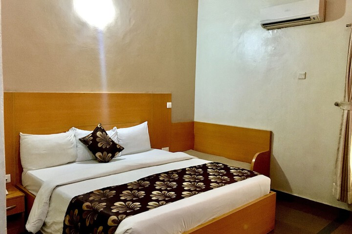 Room 18 of 43