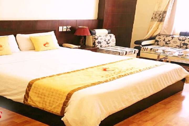 Room 9 of 34