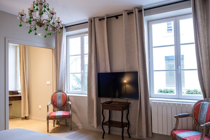 Room 4 of 72