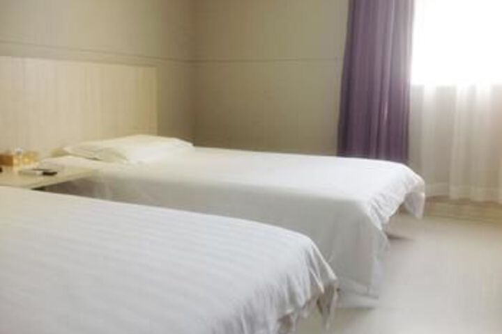 Room 11 of 22