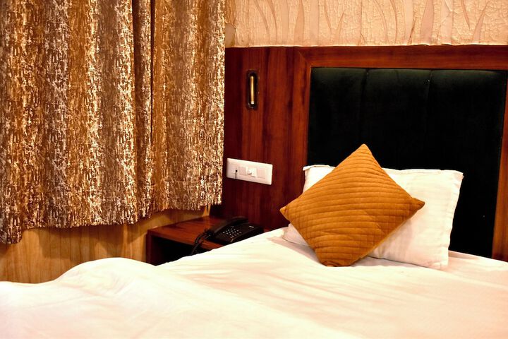 Room 6 of 25