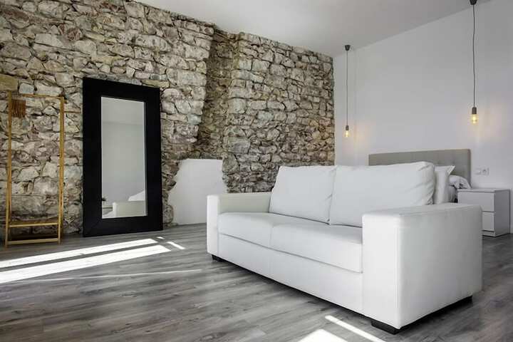 Room 25 of 43