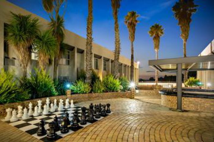 Hotel Exterior 7 of 27