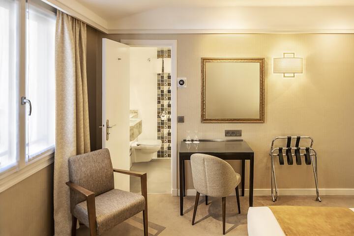 Room 42 of 83