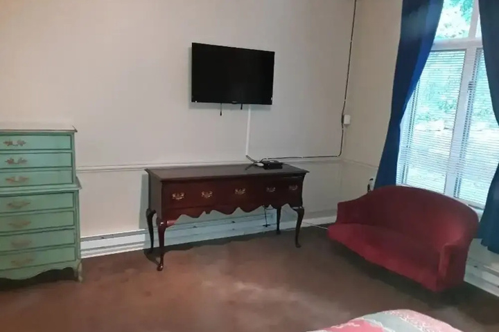 Room 4 of 14
