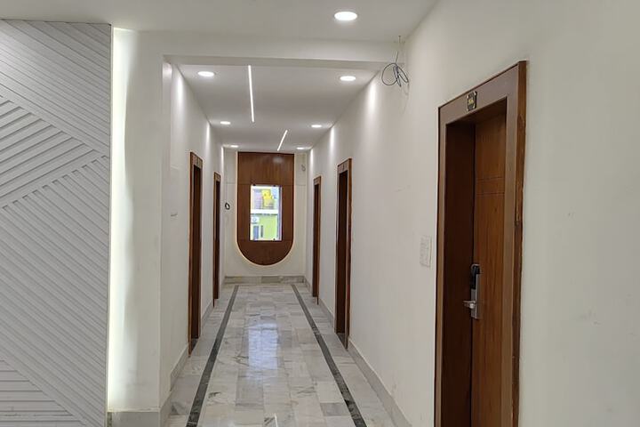 Ballroom/Hall 34 of 42