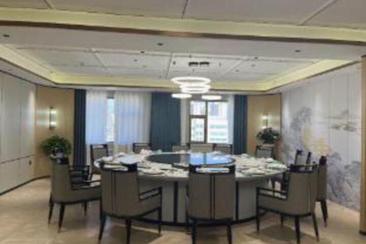 Dining 3 of 23