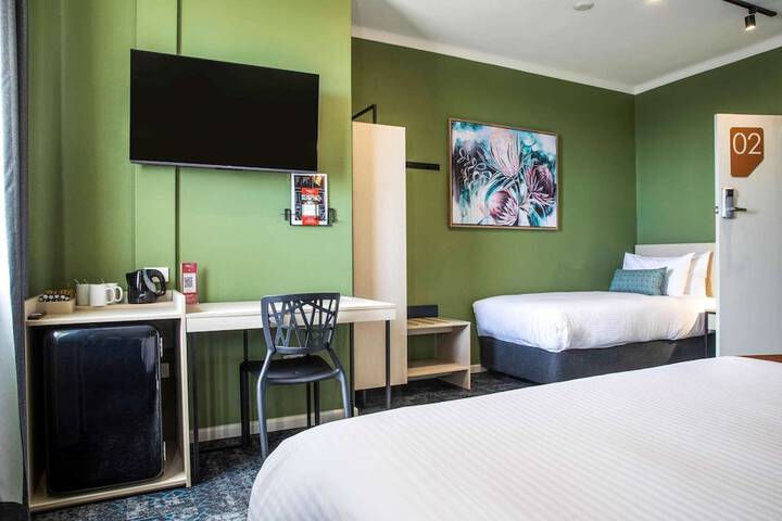 Room 34 of 67