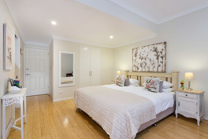 Room 16 of 38
