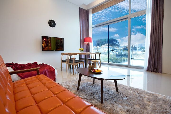 Room 16 of 34