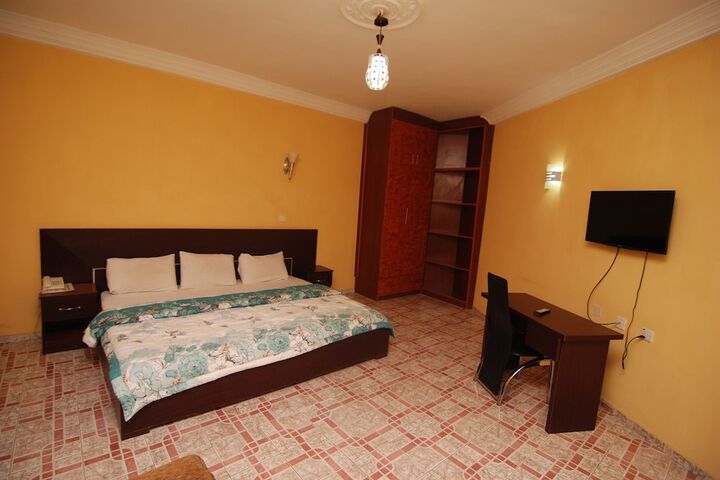Room 11 of 40