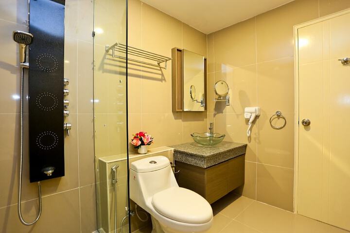 Room 8 of 17