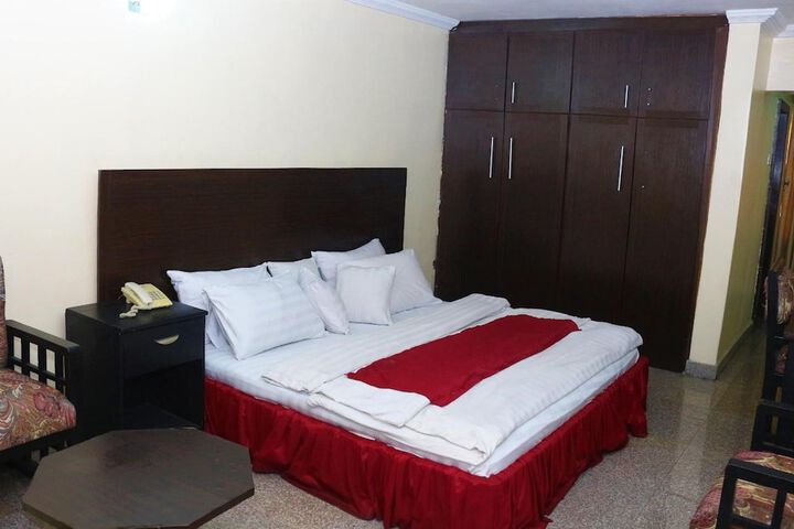Room 18 of 32