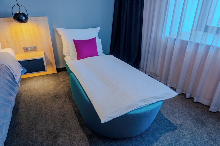 Room 33 of 73