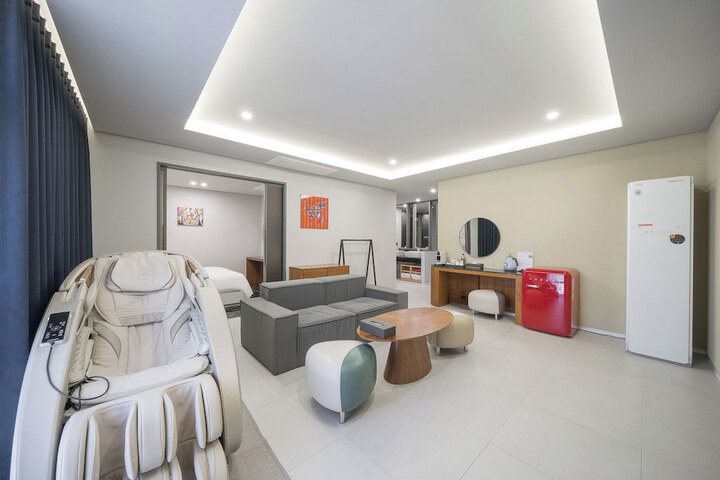Room 48 of 83
