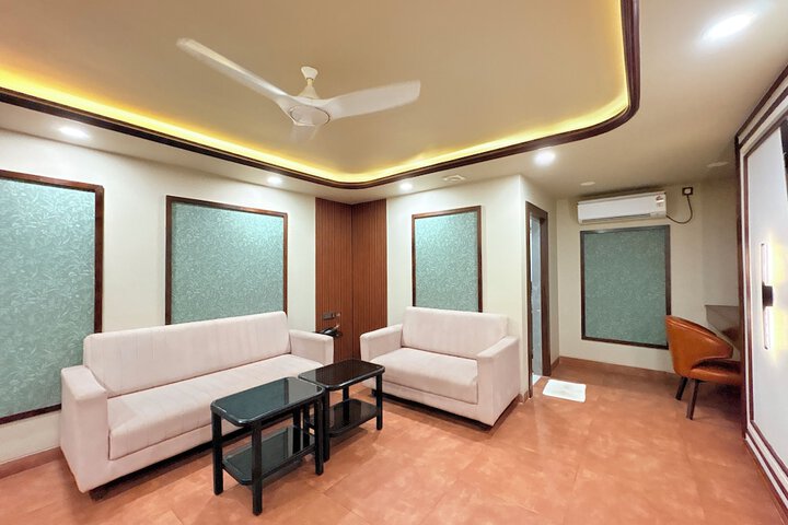 Lounge 129 of 154