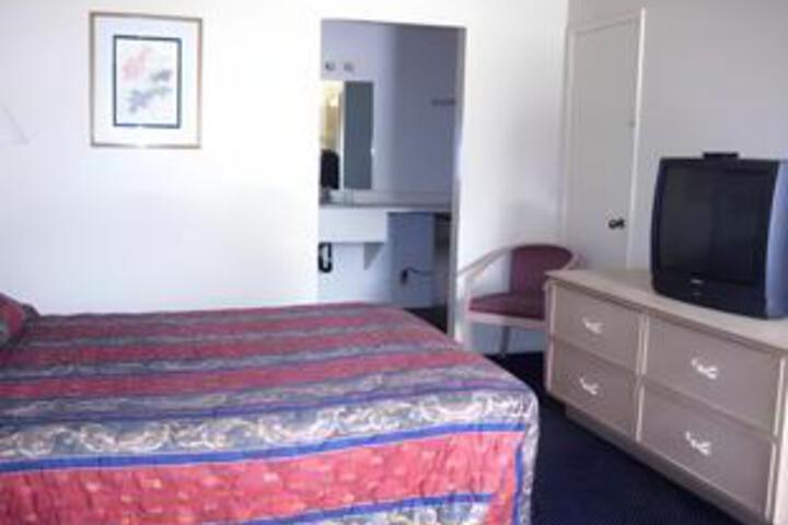 Deluxe 2 Queen Beds (2 of 10)