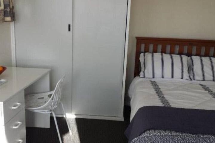 Room 7 of 9