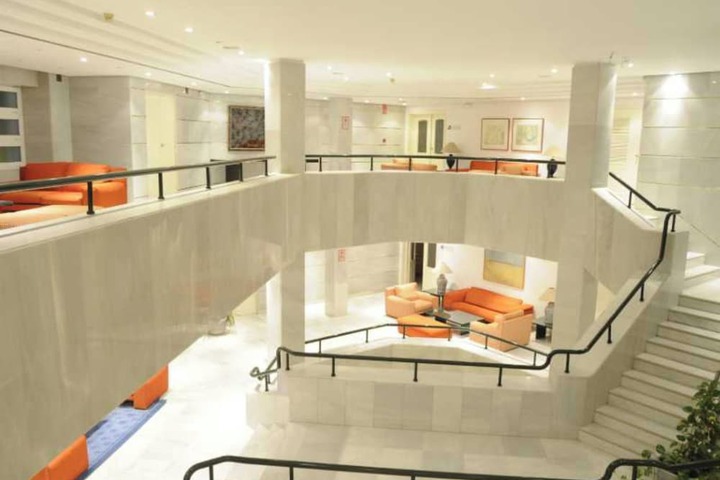 Entrance & Lobby