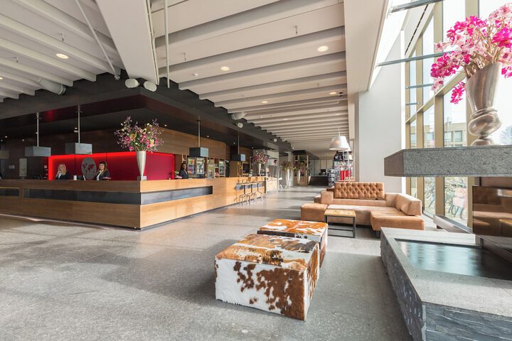 Entrance & Lobby