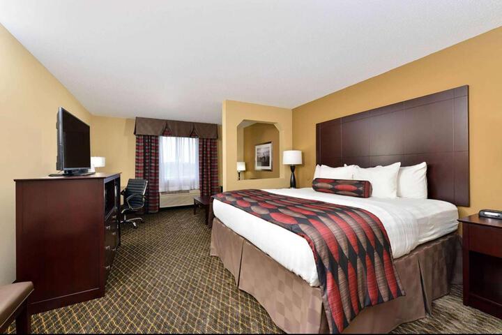 1 King Bed (1 of 7)
