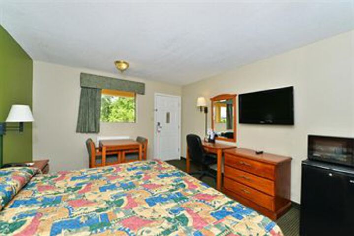 Room 4 of 11