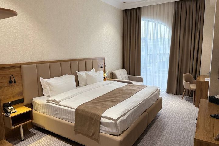 Room 10 of 25