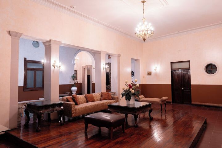 Room 12 of 28