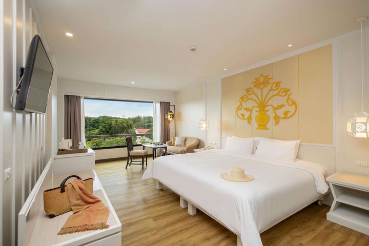 Room 44 of 182