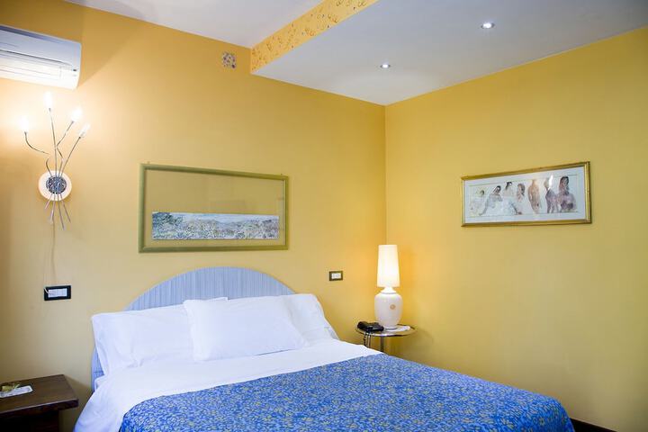 Room 14 of 61
