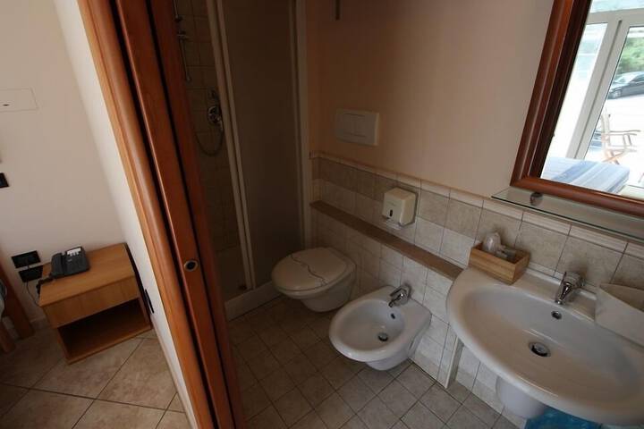 Room 9 of 39
