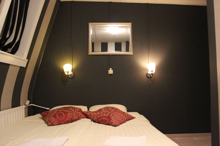 Room 5 of 5