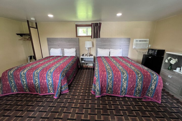 1 Queen Bed (18 of 18)