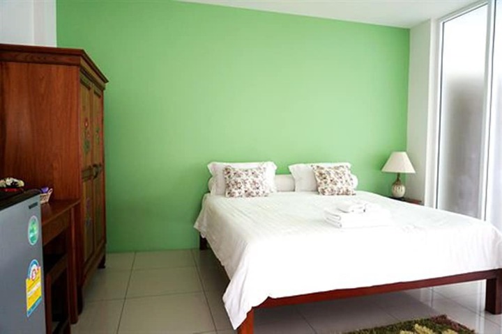 Room 16 of 38