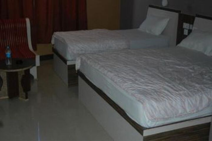 Room 6 of 32
