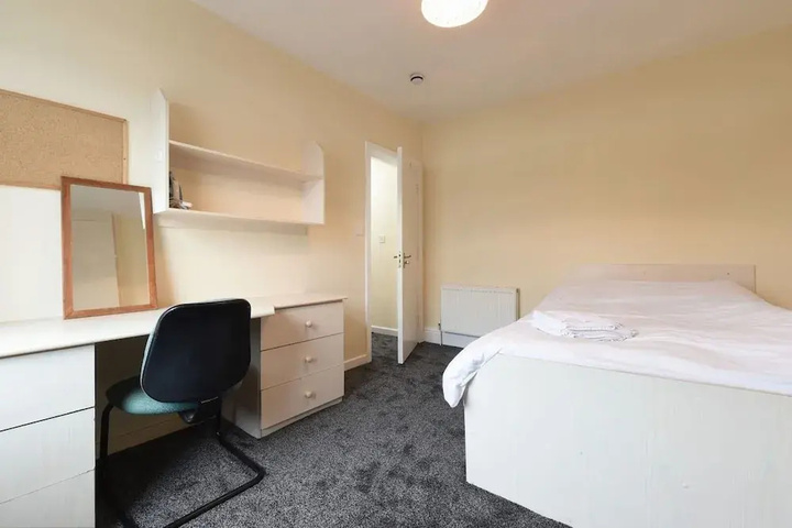 Room 3 of 11