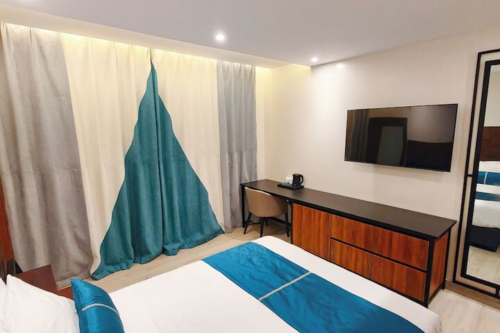 Room 28 of 106